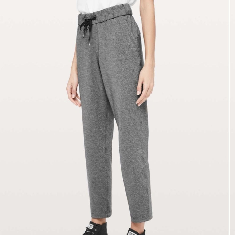 Lululemon On The Fly Pant 27" In Heathered Black EUC